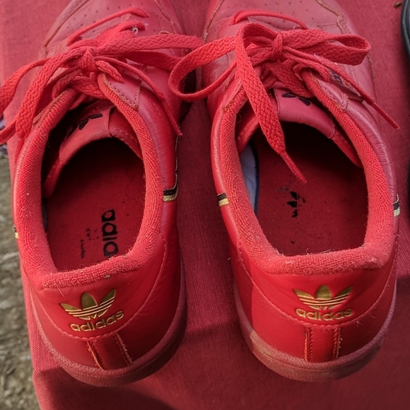 Size 8 red Reebok - Picture 2 of 4
